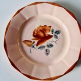 Lot de 2 assiettes anciennes en faïence Sarreguemines à décor floral