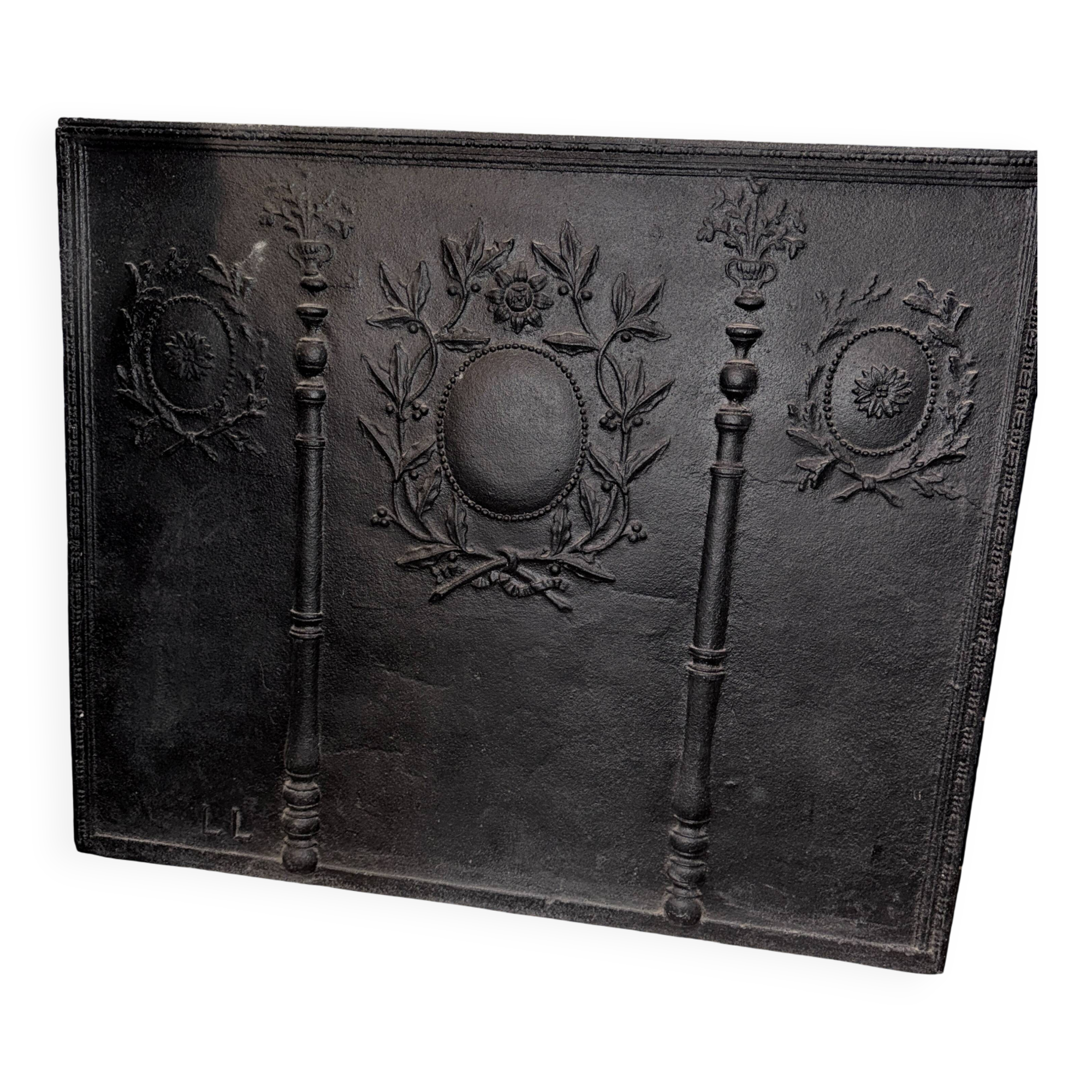 Antique Empire Directoire fireplace plaque circa 1800 cast iron with revolutionary decoration.