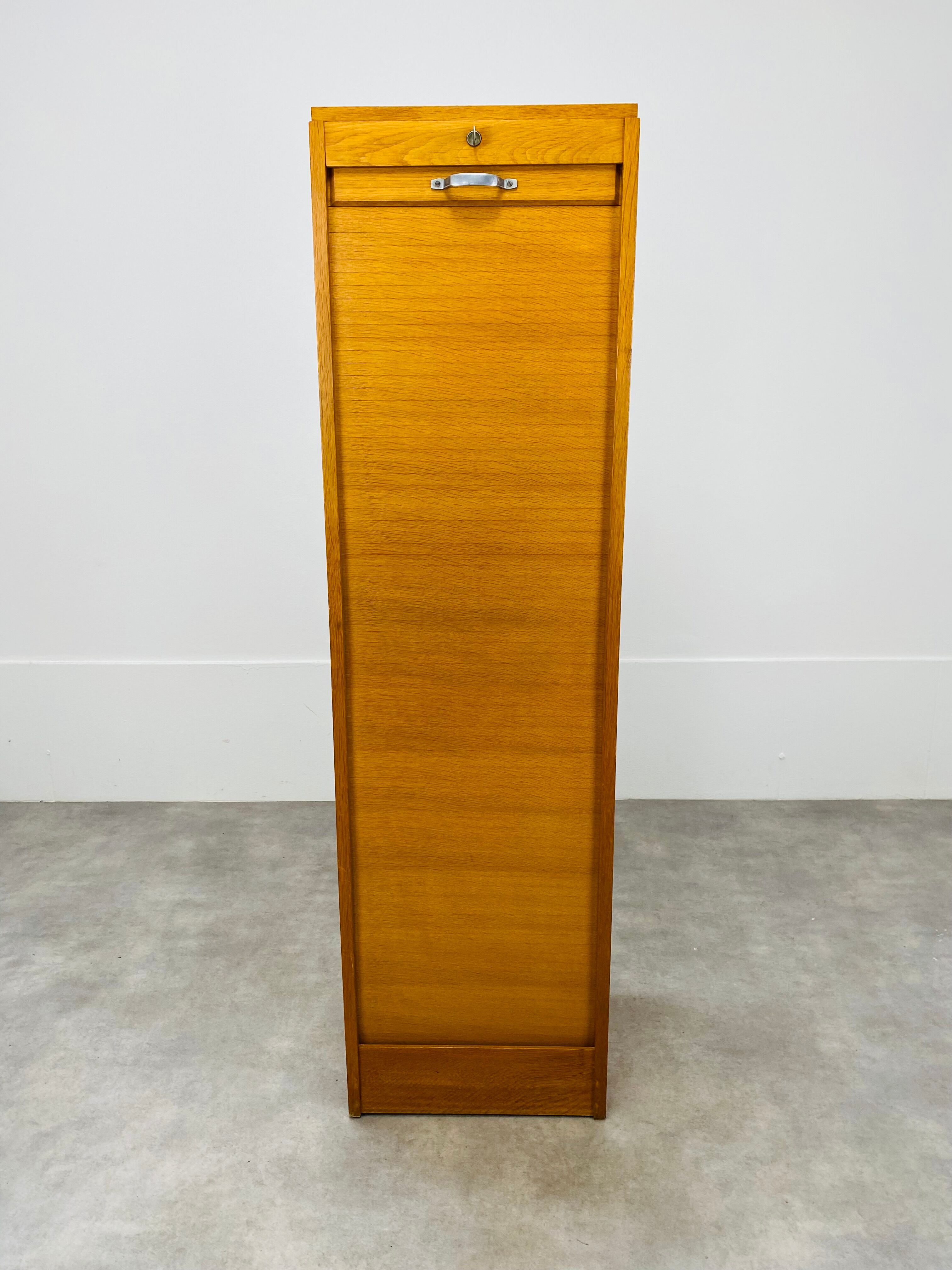 Column cabinet curtain binder, trade