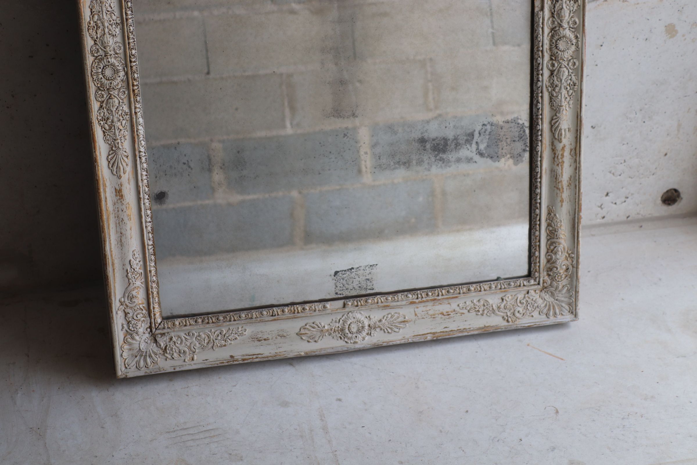 Large mirror early 19th old in patinated wood and mercury