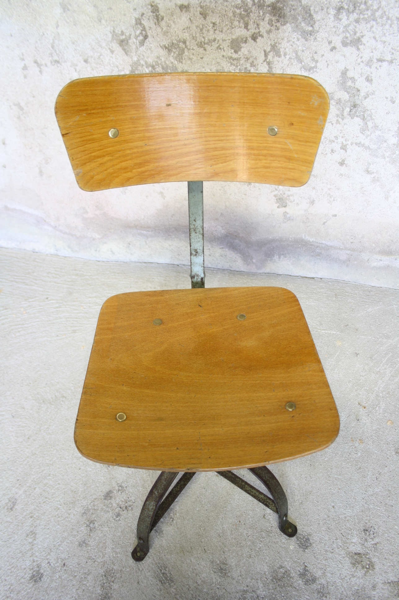 Bienaise workshop chair