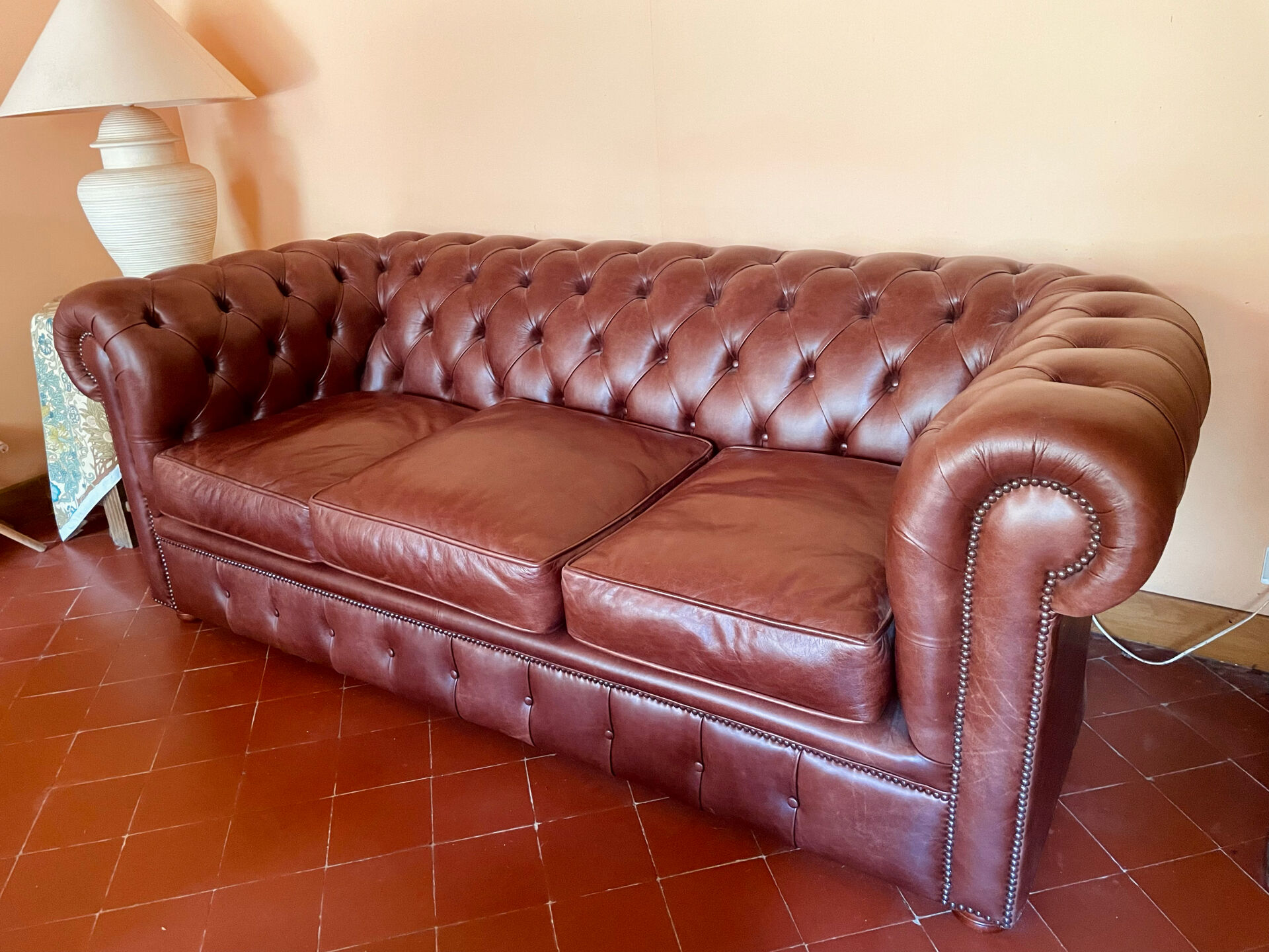 Canapé chesterfield de luxe anglais en cuir véritable
