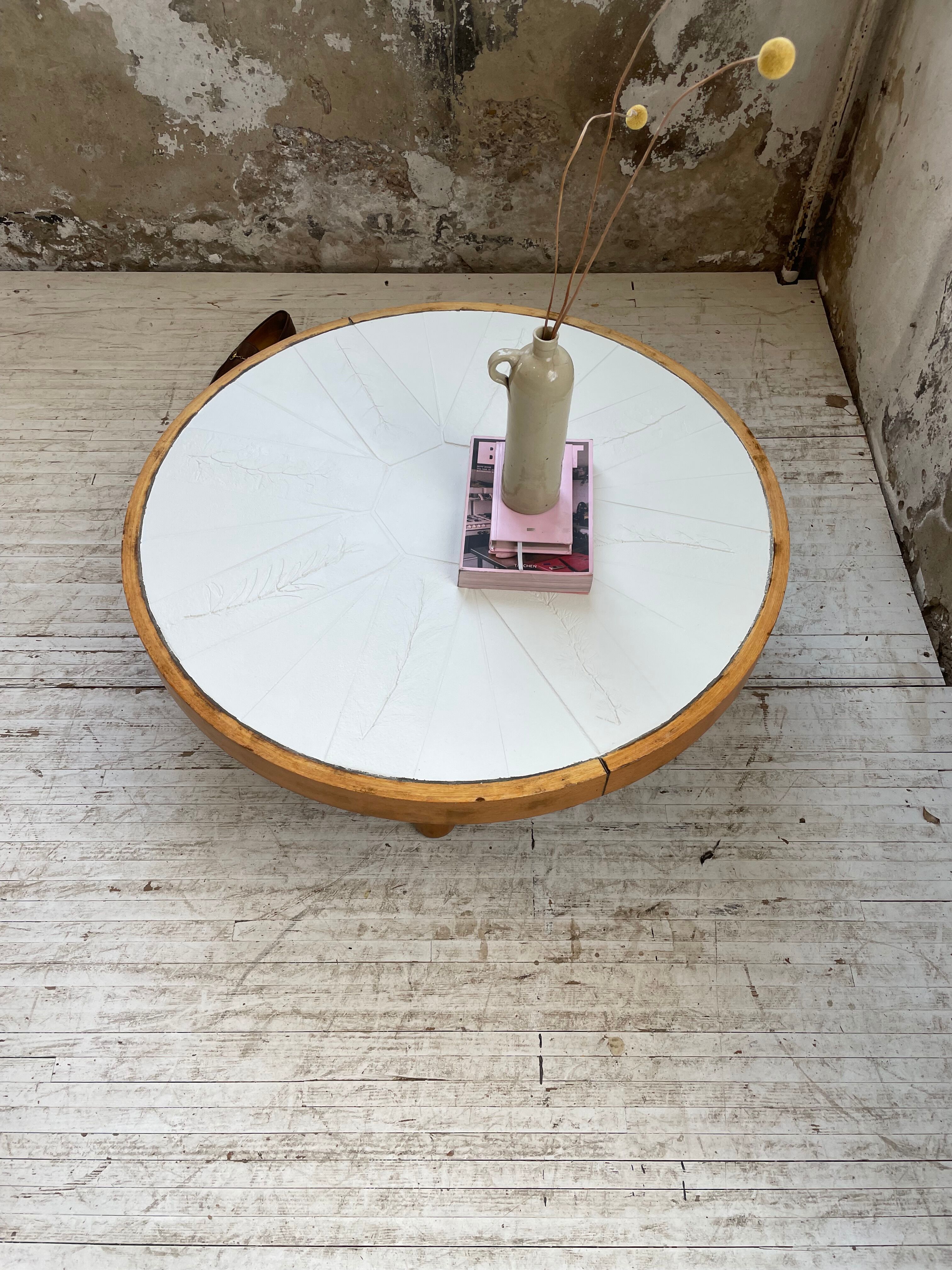 Round coffee table white ceramic and wood