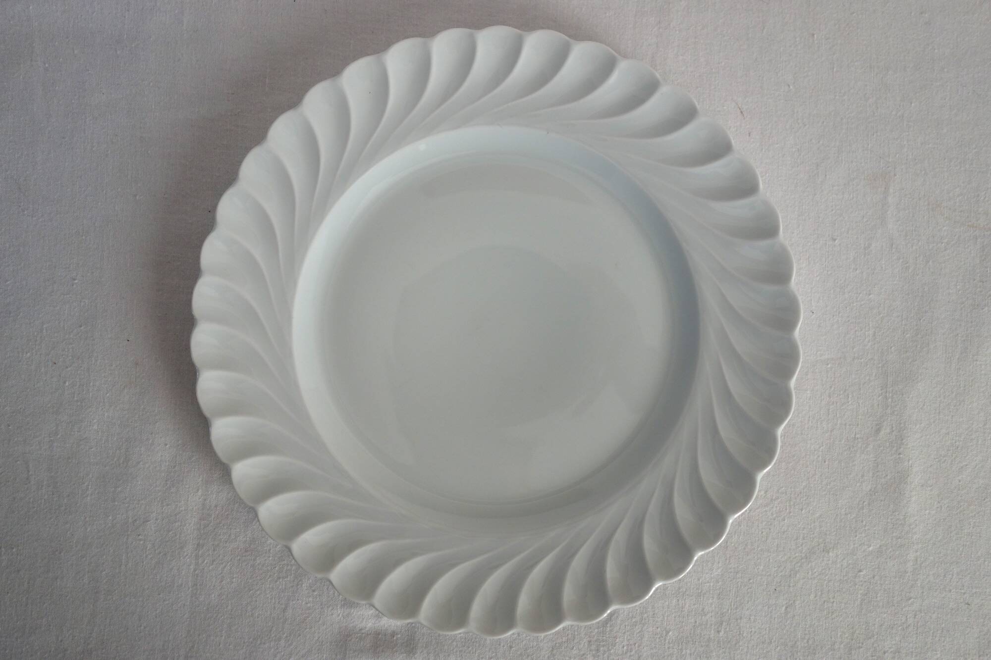 Set of 8 white twisted porcelain dinner plates Limoges Haviland