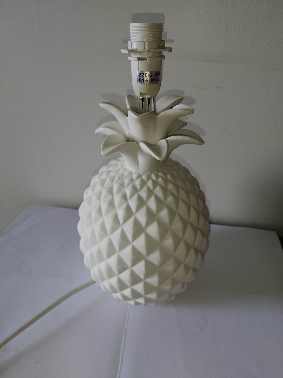 Pineapple lamp in white biscuit
