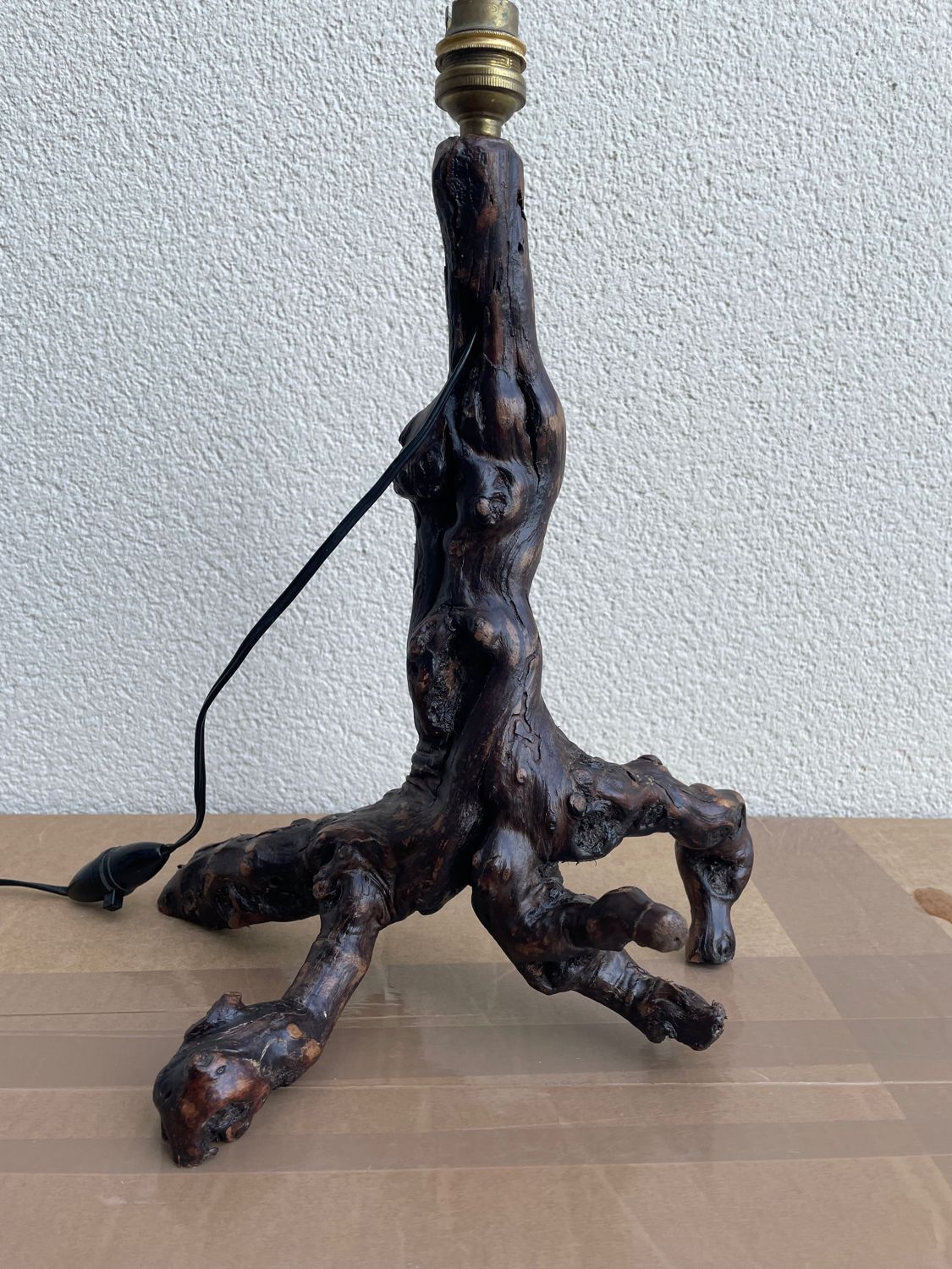 Lampe brutaliste pied de vigne