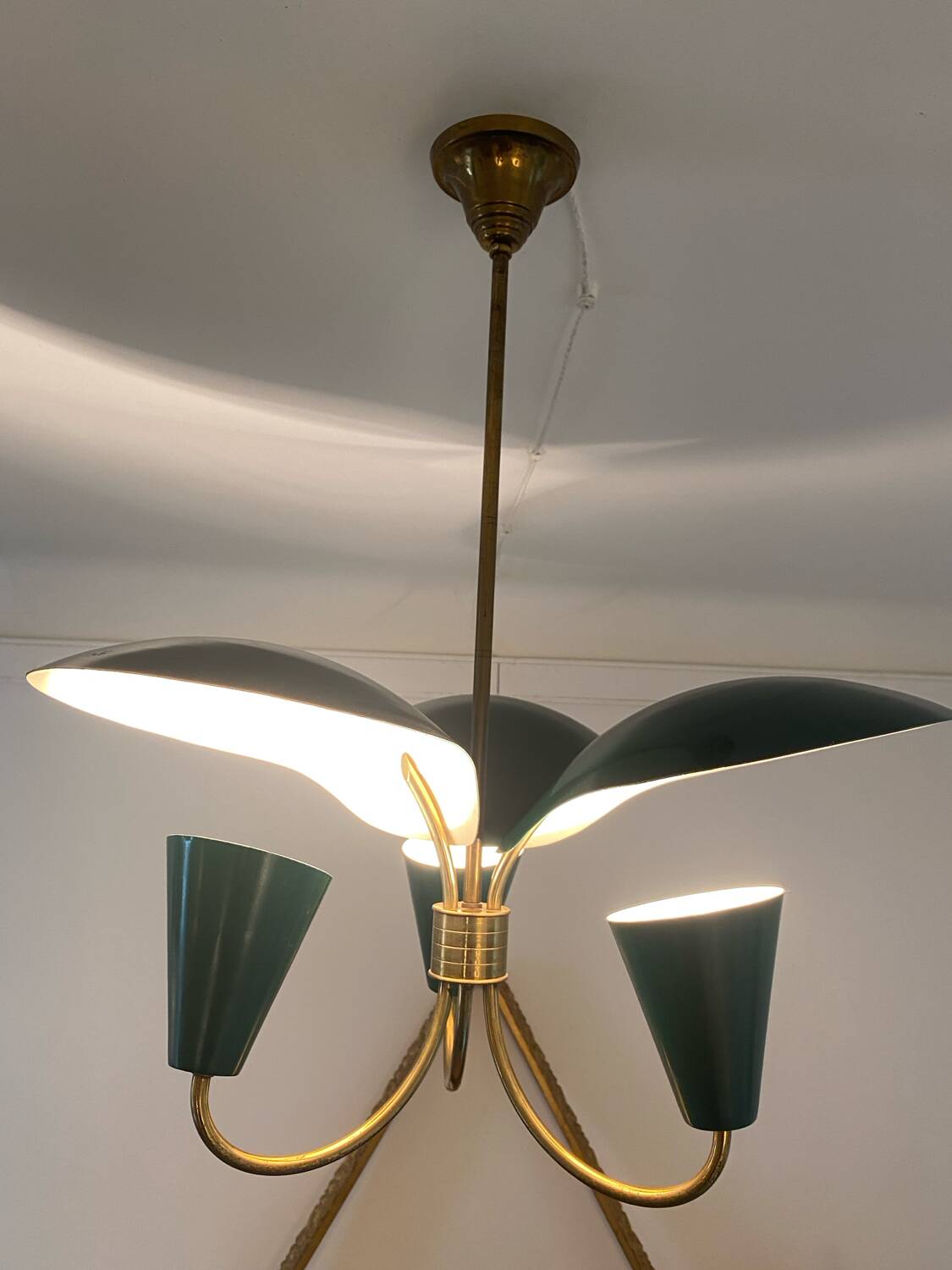 Vintage 3-light chandelier in gilded brass and metal from the 50s