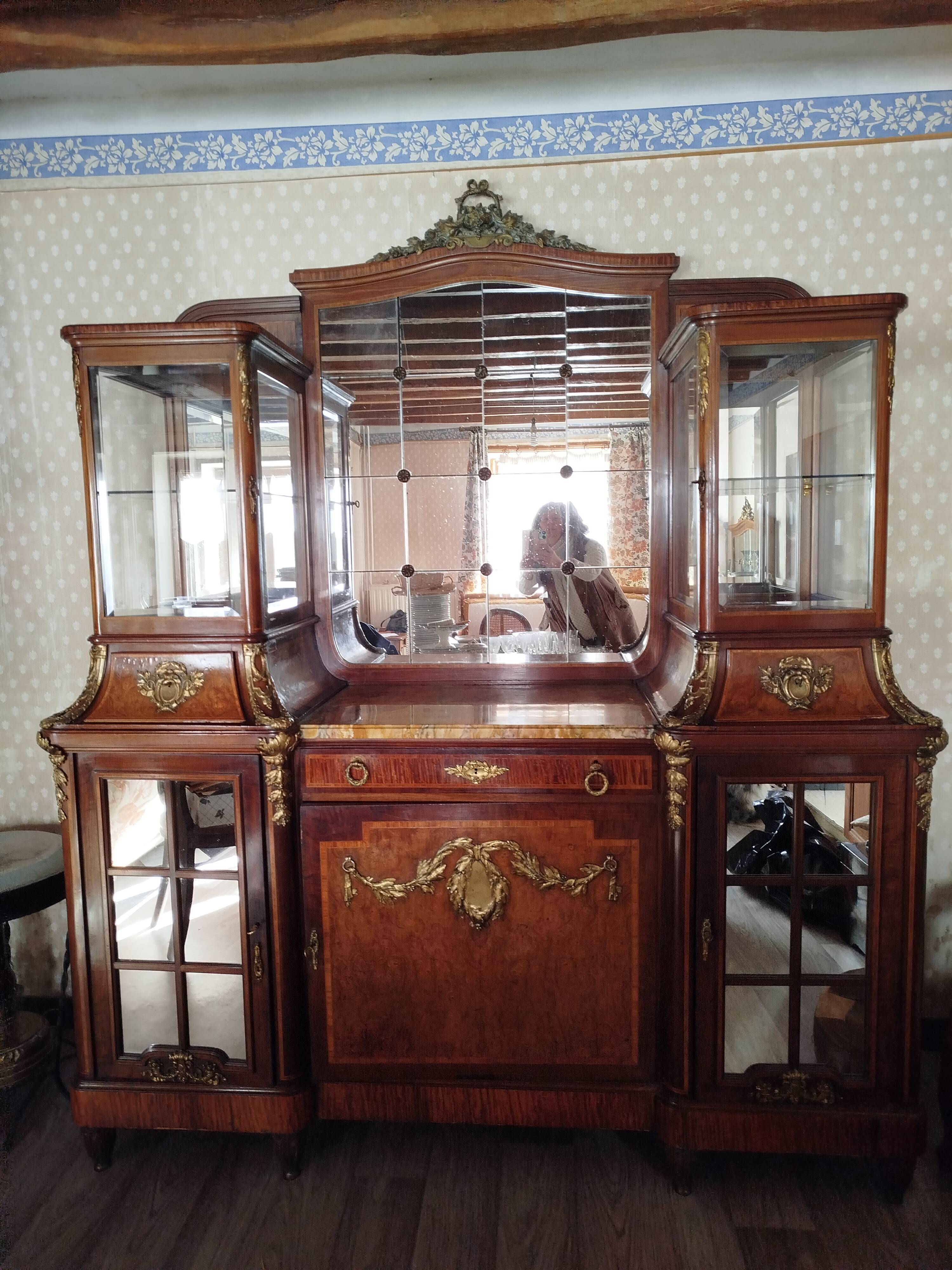 Buffet style Napoleon III