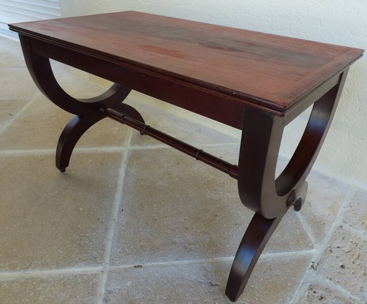 Restoration style coffee table in mahogany-colored wood / Very good condition