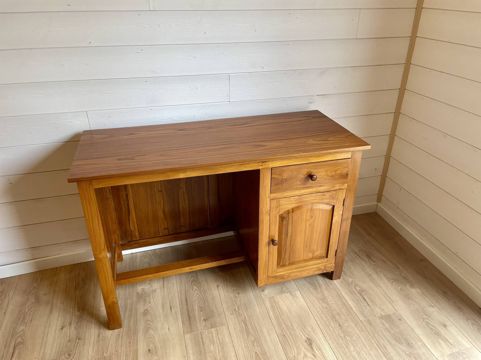 Vintage wooden desk with 1 drawer and 1 door.