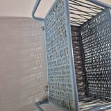 etagere en rotin vintage bleue  largeur 35cm hauteur 34cm profondeur18cm