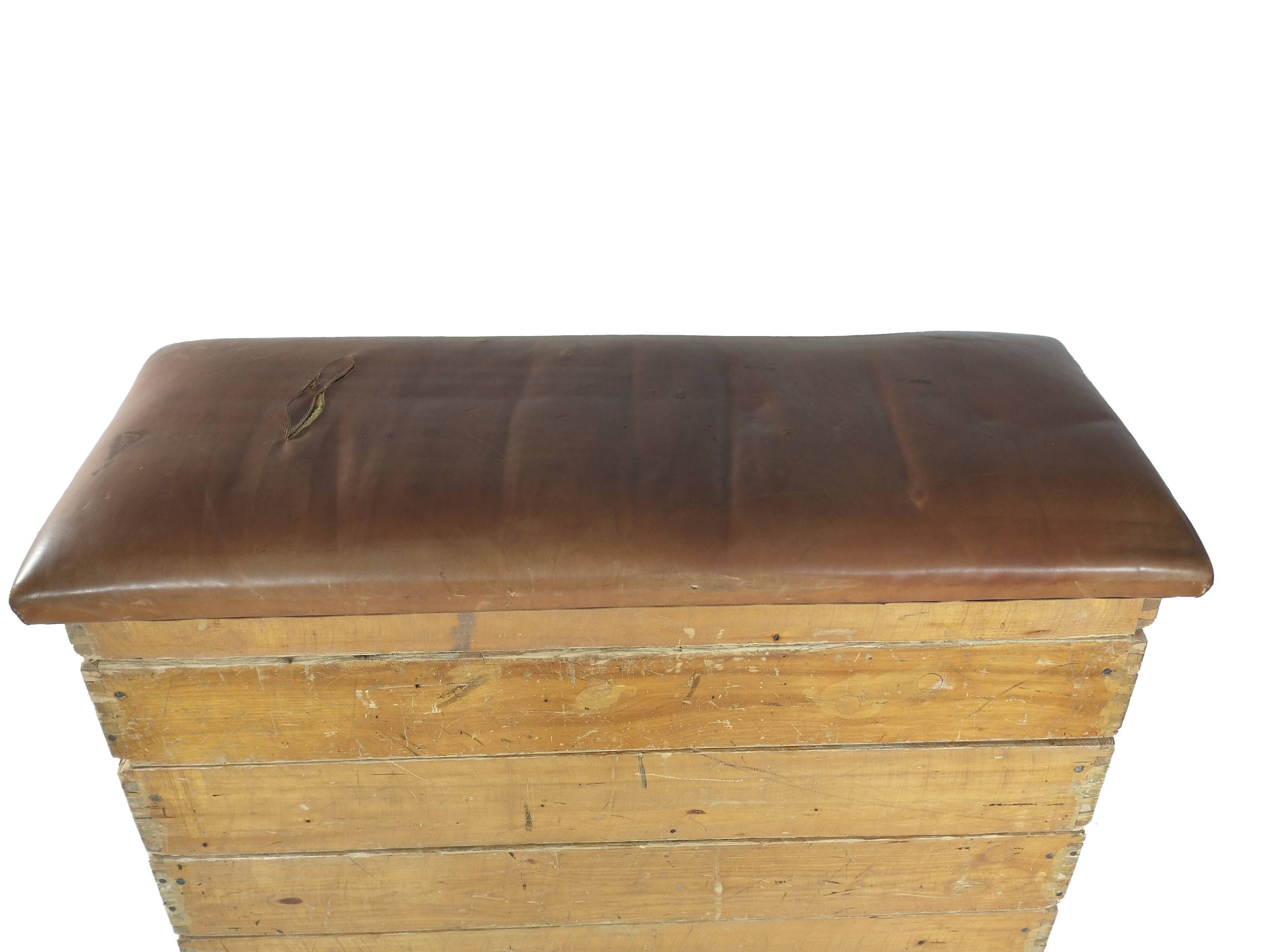 Antique wooden and leather gymnastic box with a jumping hill, 1930er