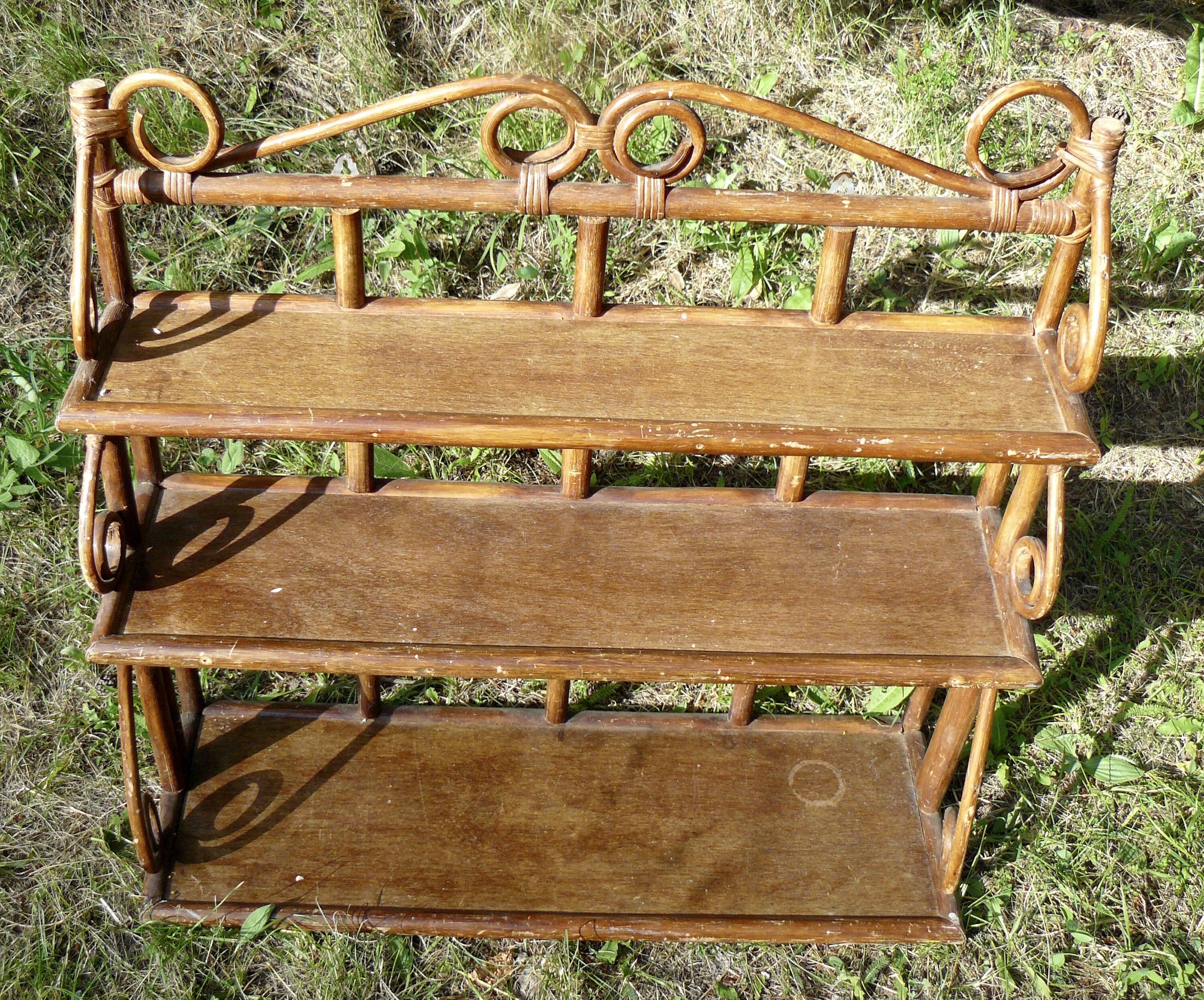 Étagère murale bambou et rotin vintage 1960