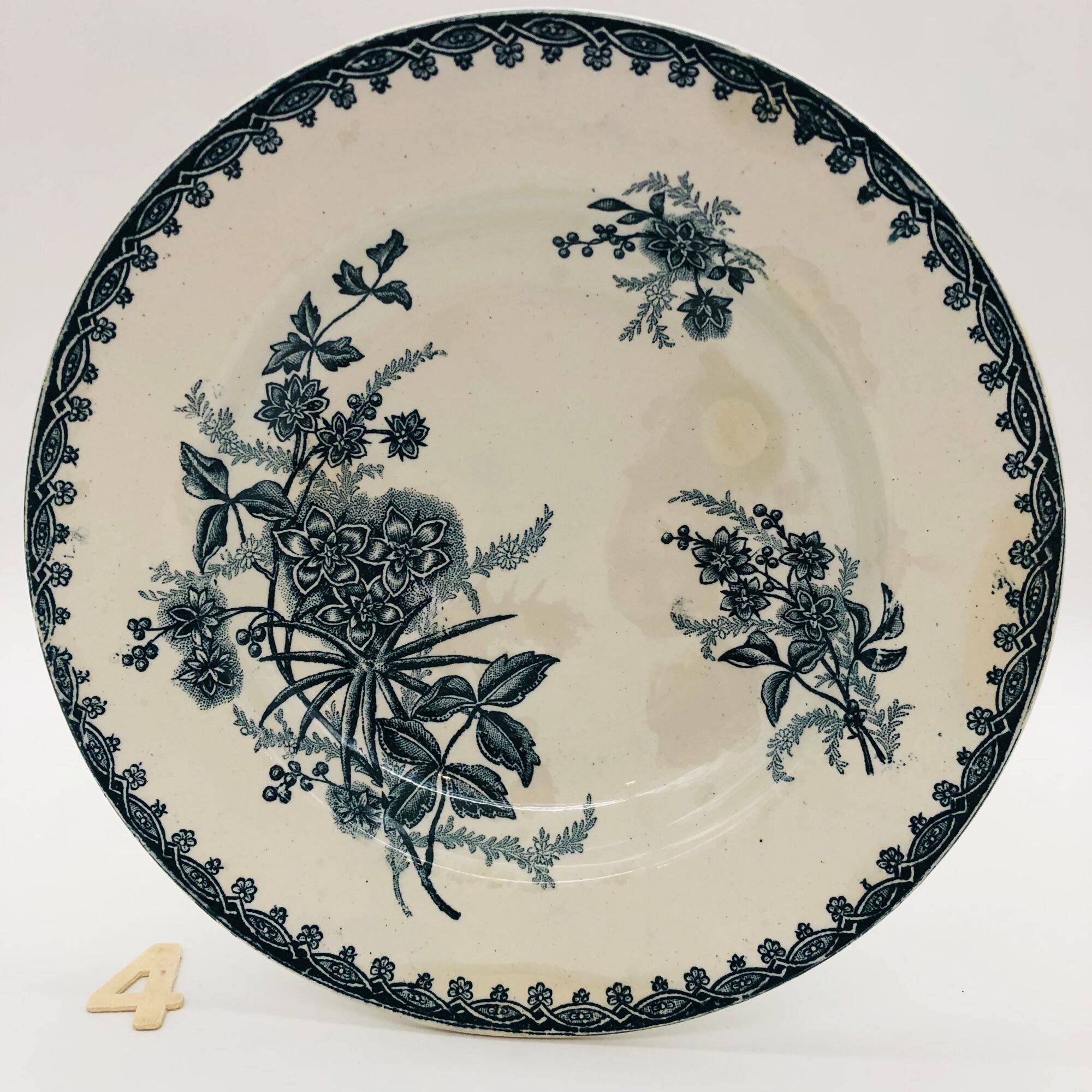 4 deep plates "St-Amandinoise" Model "Margot"