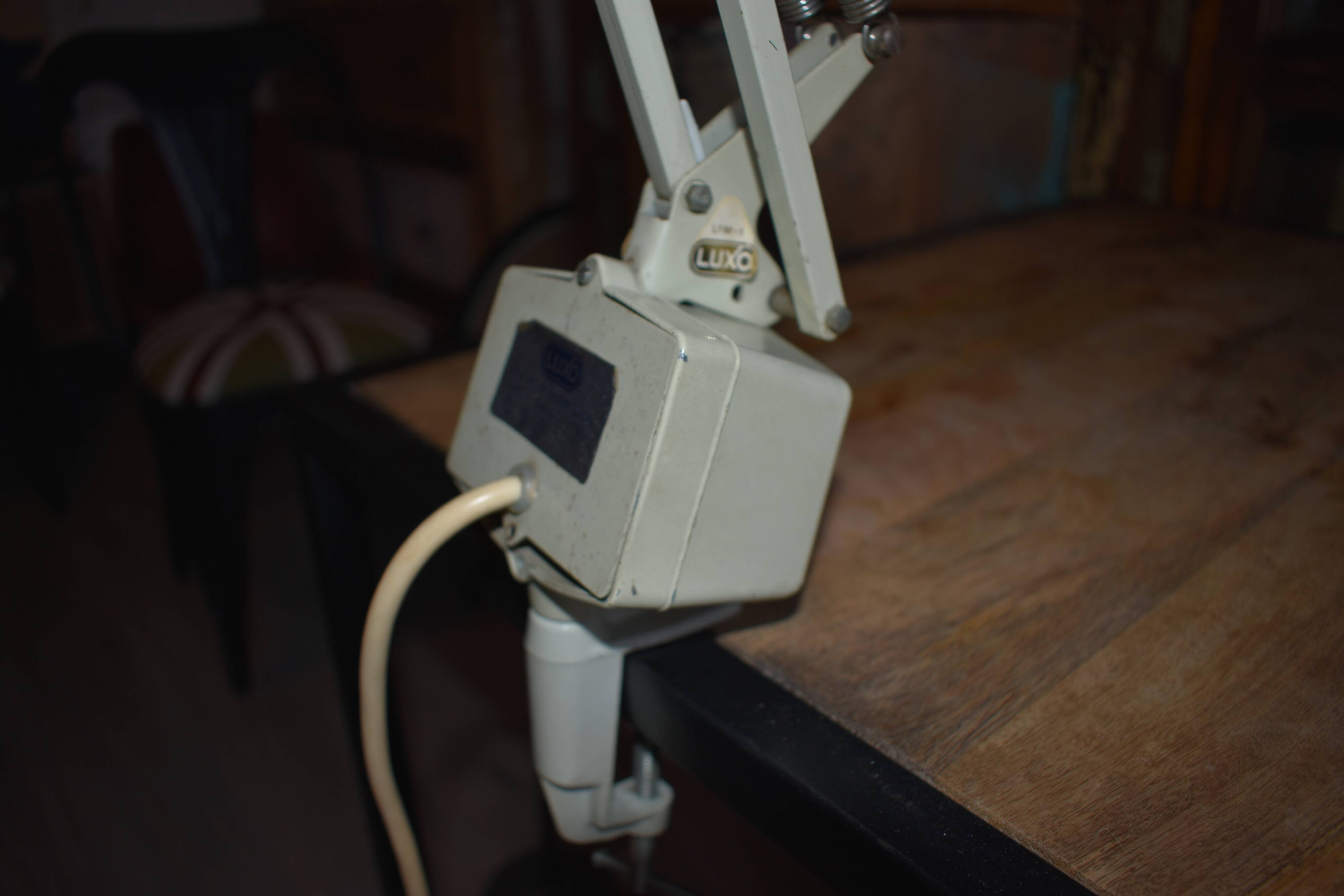 Lampe vintage d'architecte avec loupe qui appartenait au célèbre écrivain François Mauriac -Mérignac