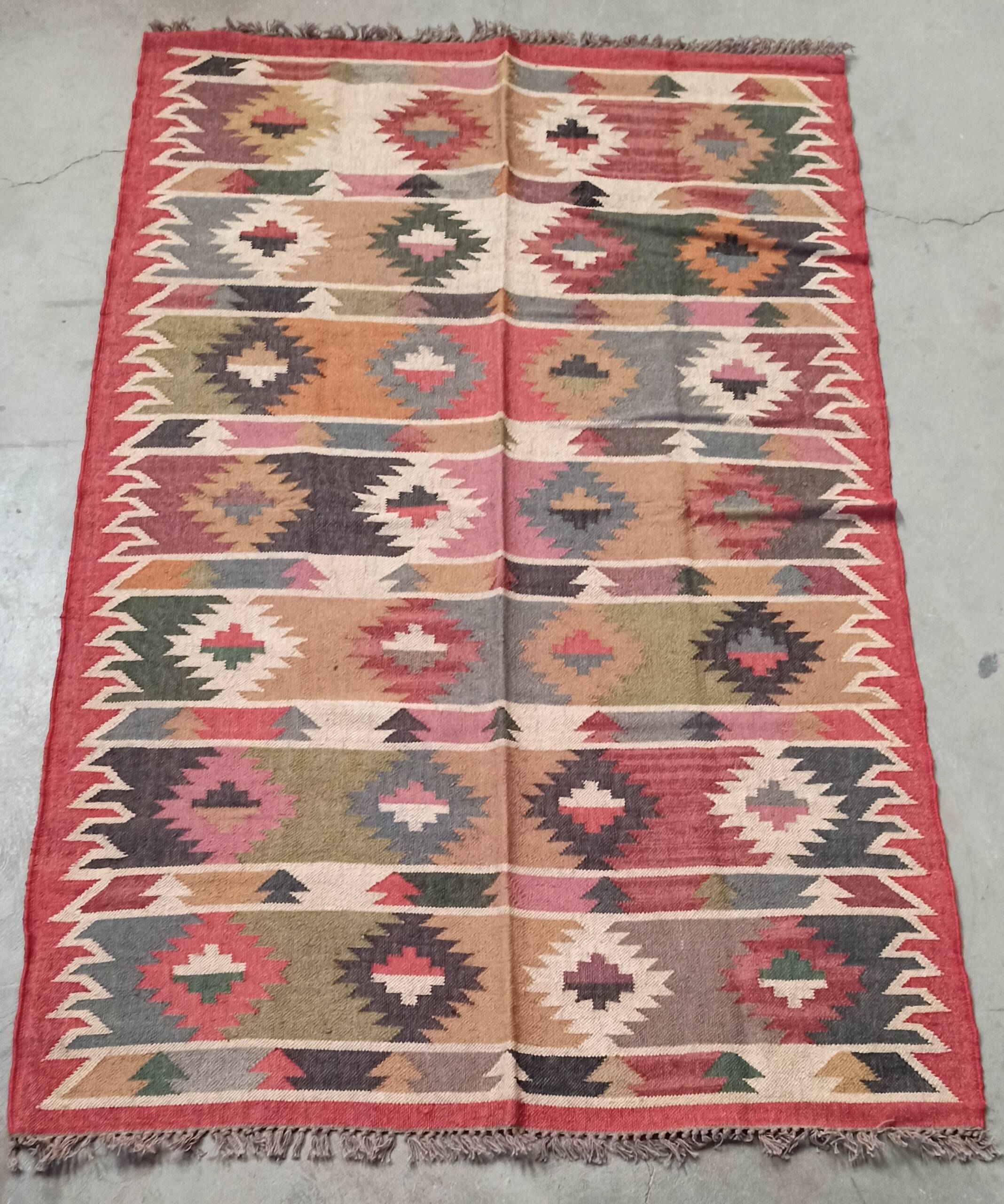 Kilim rug in jute and cotton. 150cm x 240cm