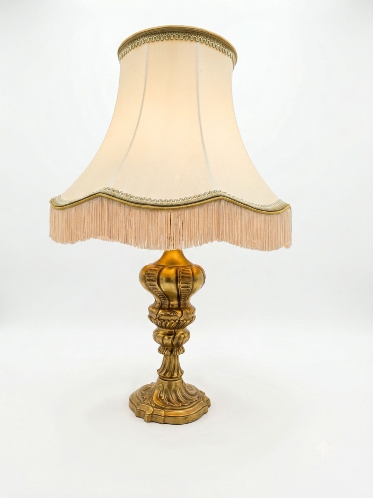 Bronze table lamp in Louis XV style