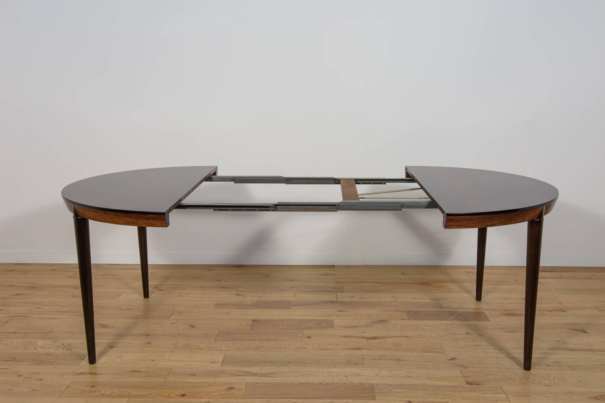 Mid-Century Round Rosewood Dining Table Model 71 by Severin Hansen for Hasl