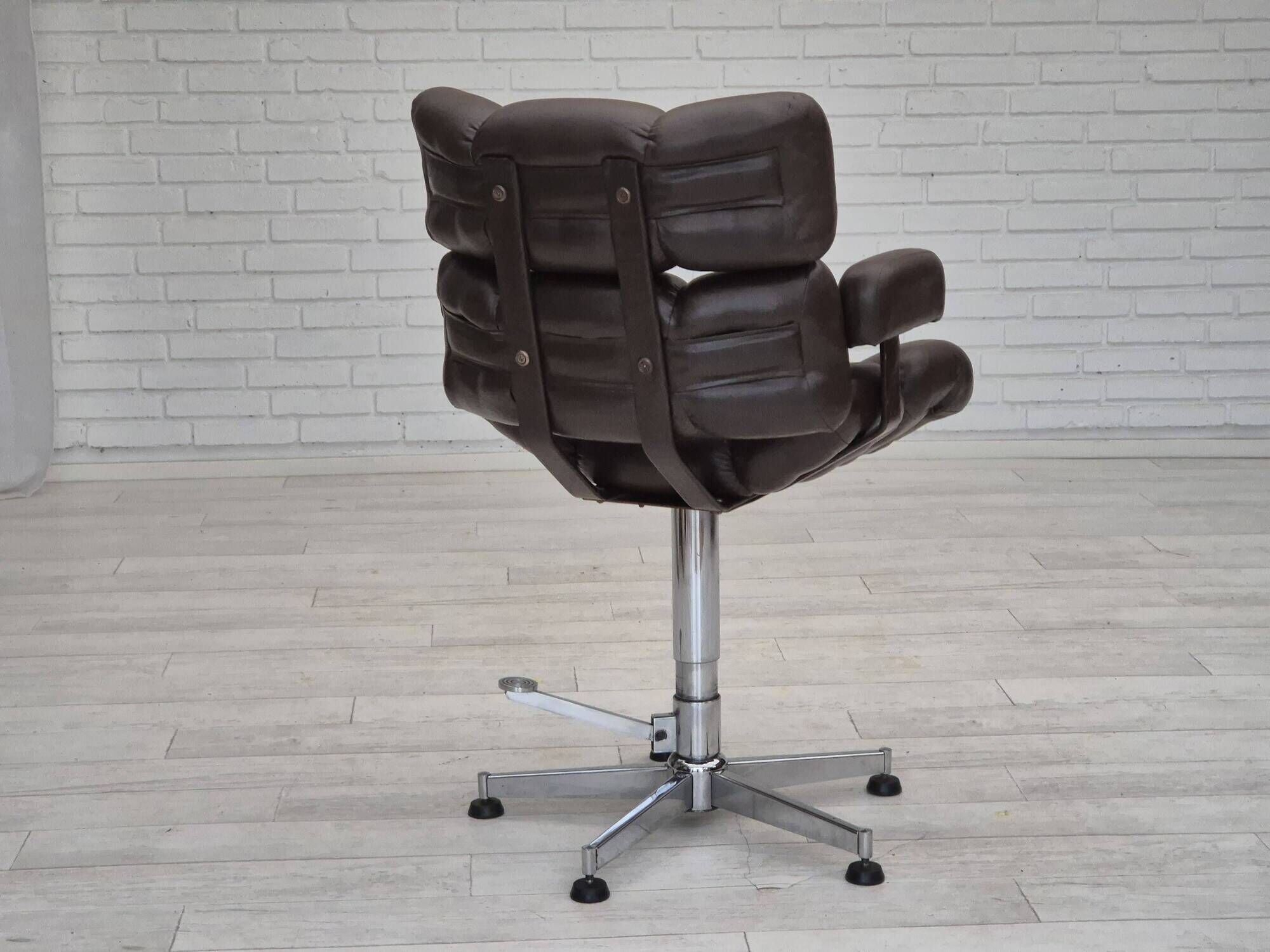 1970s, Scandinavian swivel chair, original condition, artificial leather, chrome steel.
