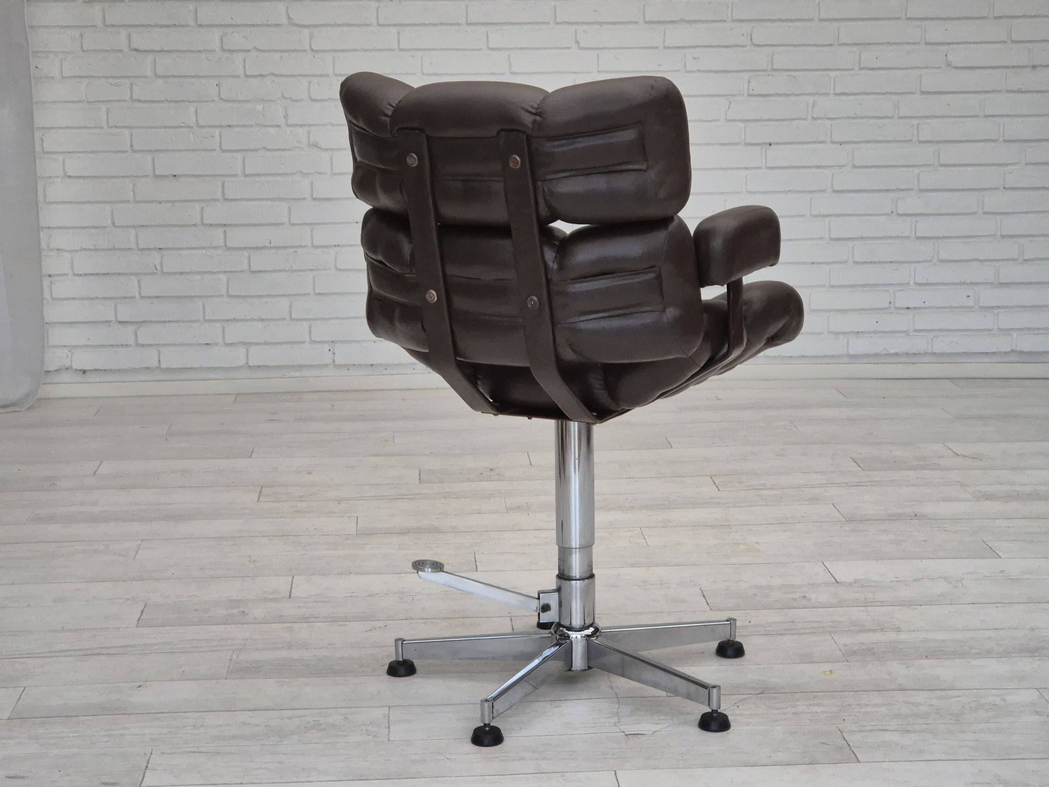 1970s, Scandinavian swivel chair, original condition, artificial leather, chrome steel.