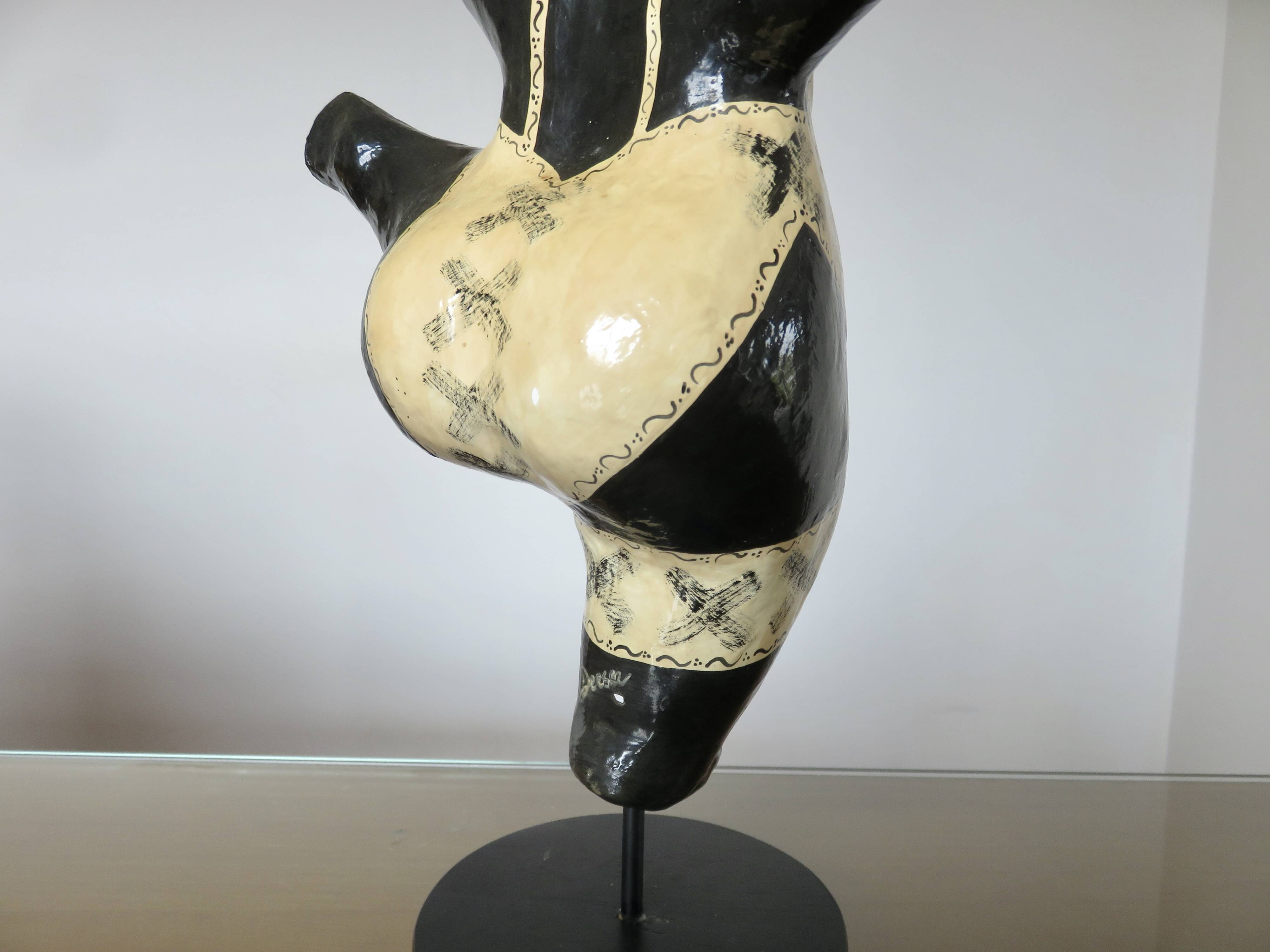 Sculpture "DEESSE" in the style of Niki de Saint Phalle, papier-mâché 1990