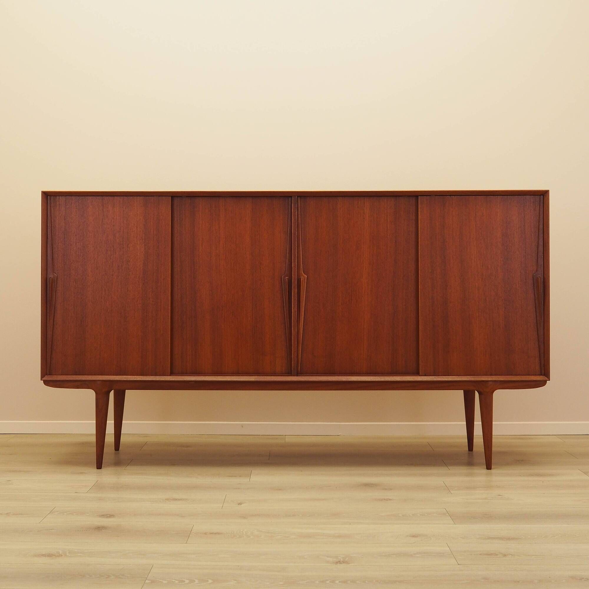Buffet en teck, design danois, années 1970, fabricant : Omann Jun