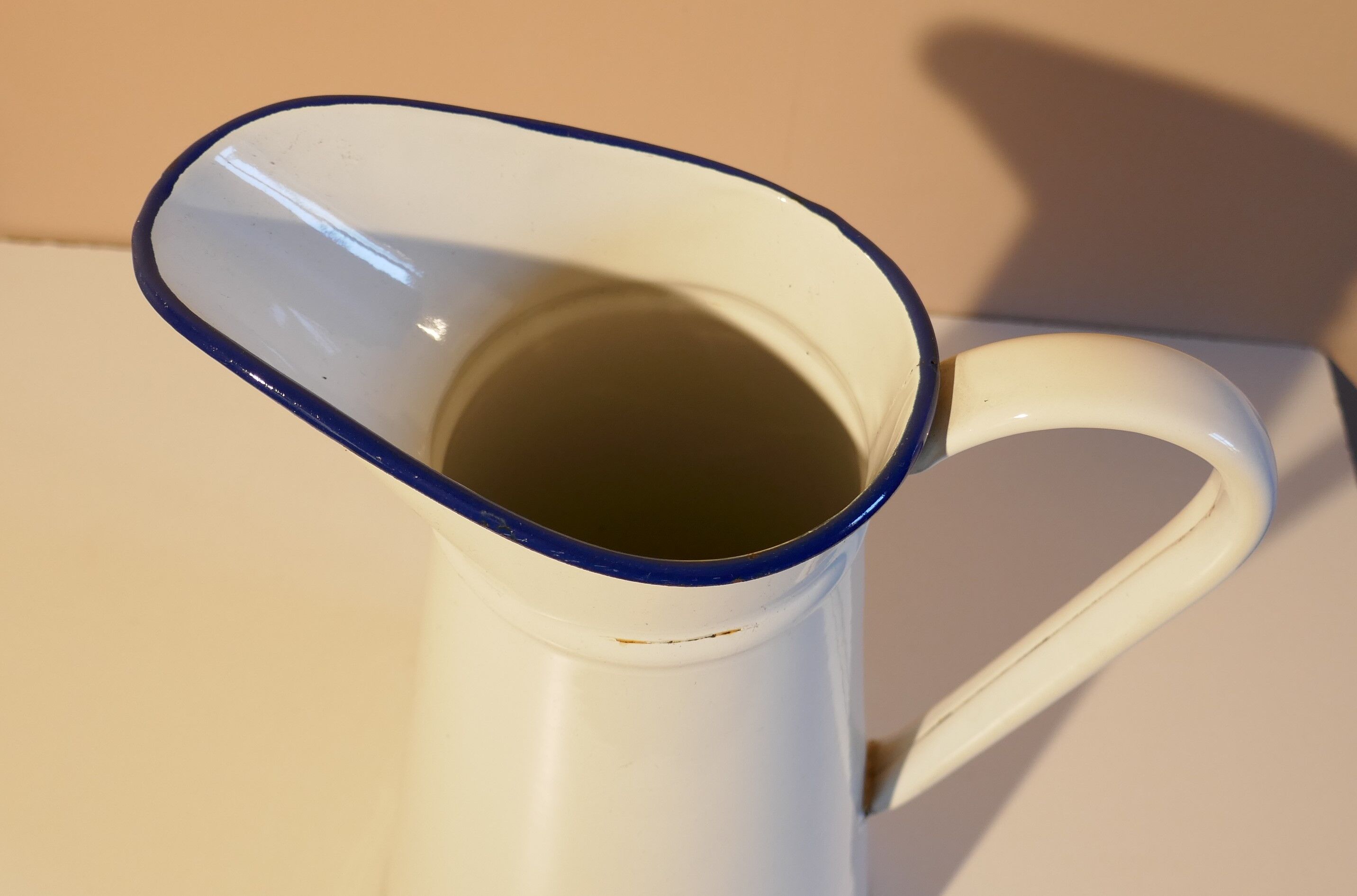 White enamel broc