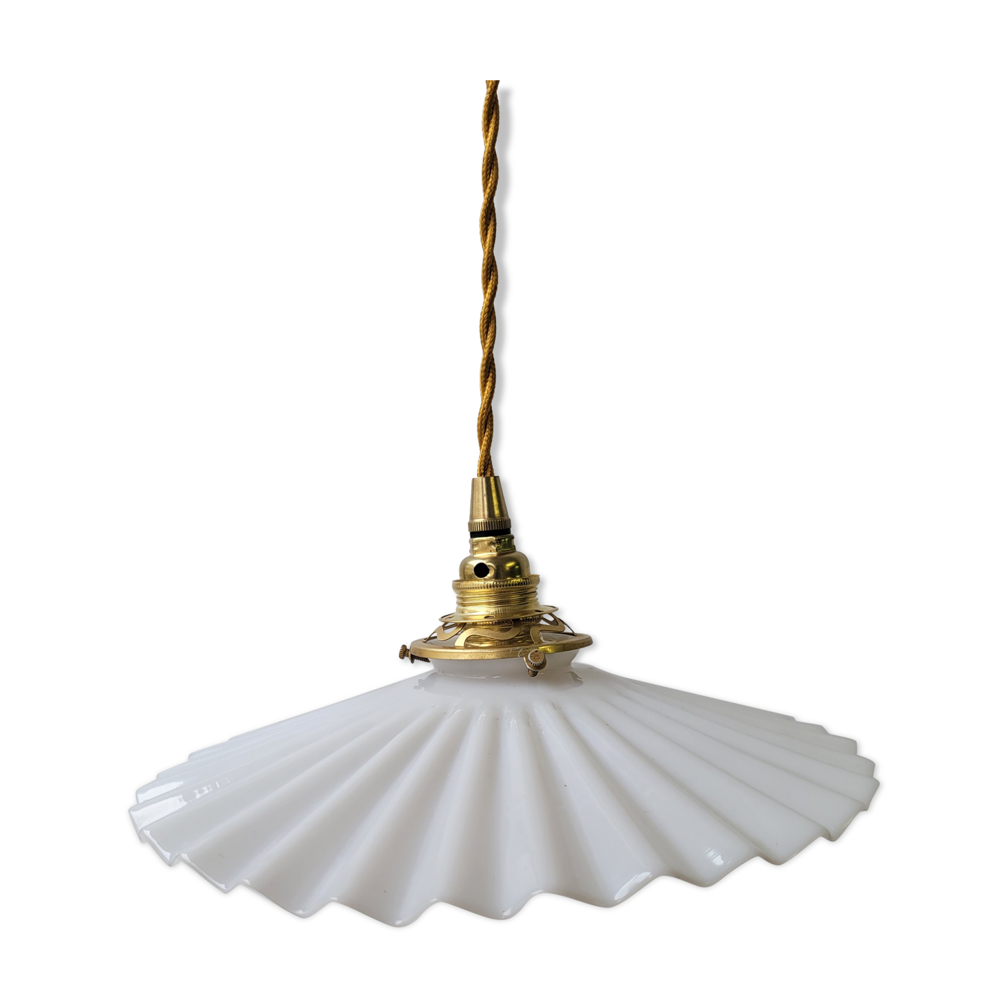 Suspension in white pleated opaline