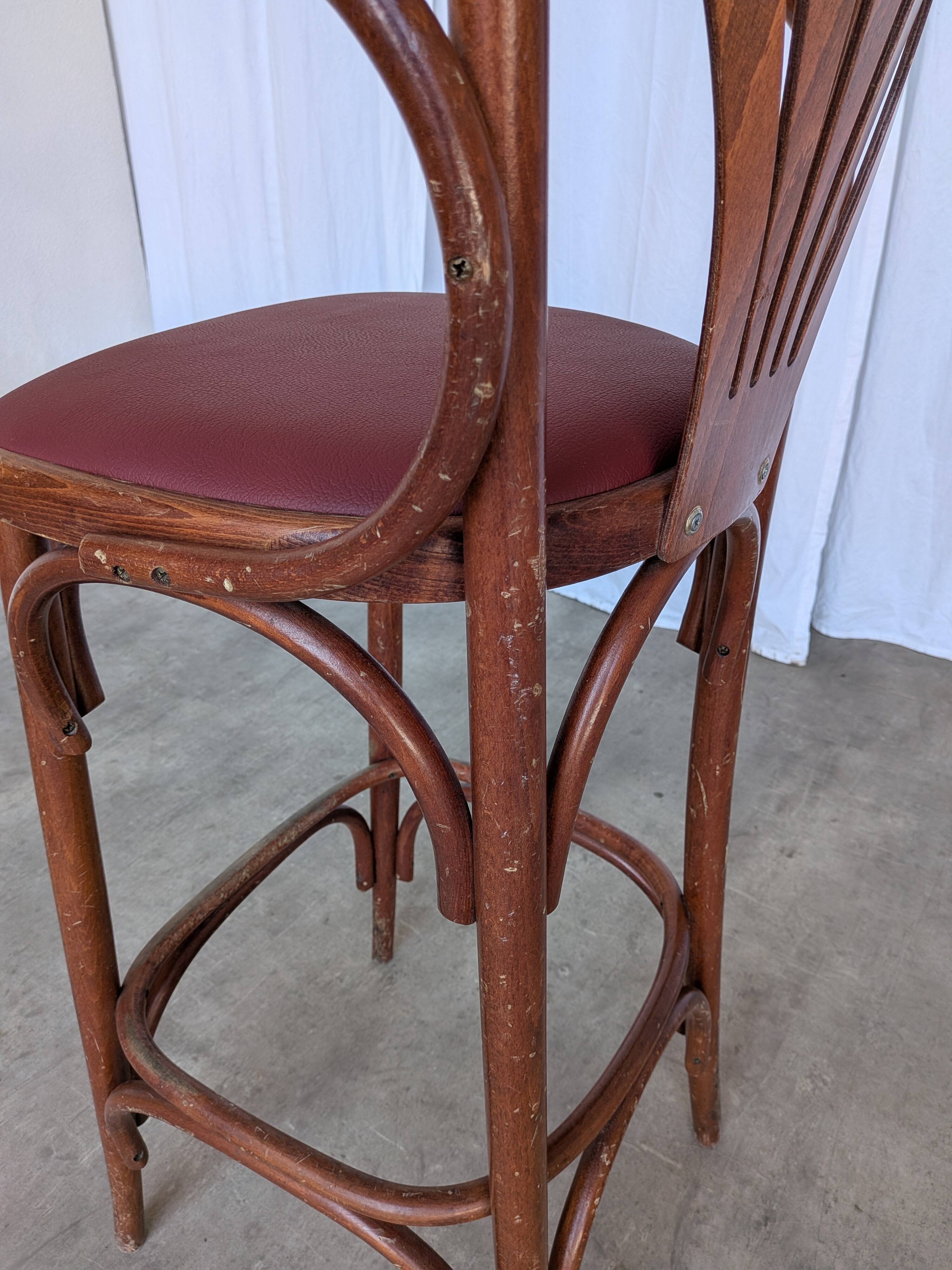Fauteuil de bar de style Thonet Irish Pub / Siège en simili cuir rouge, milieu du siècle