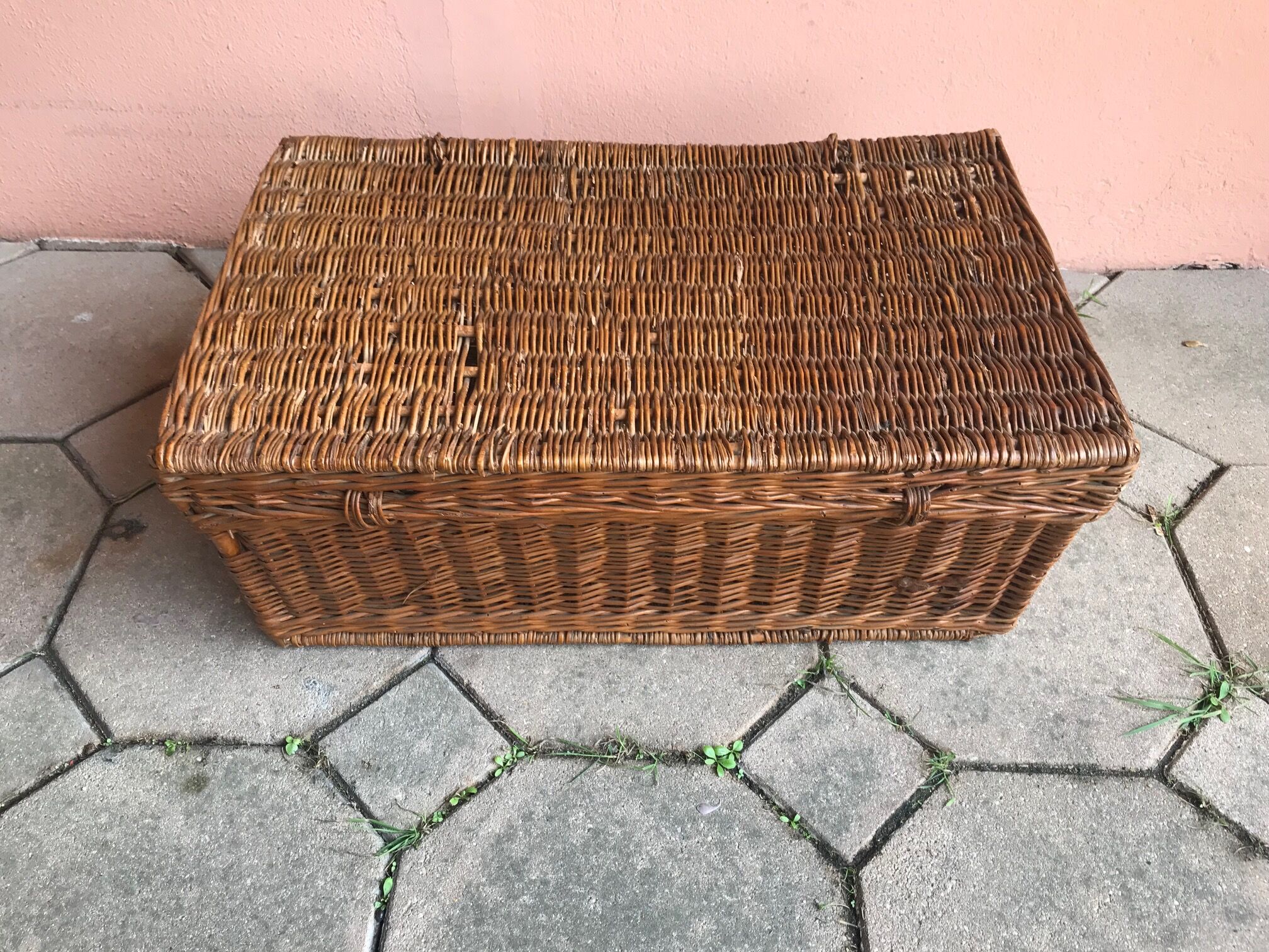 Old trunk in woven wicker rectangular shape - Bicycle model suitcase