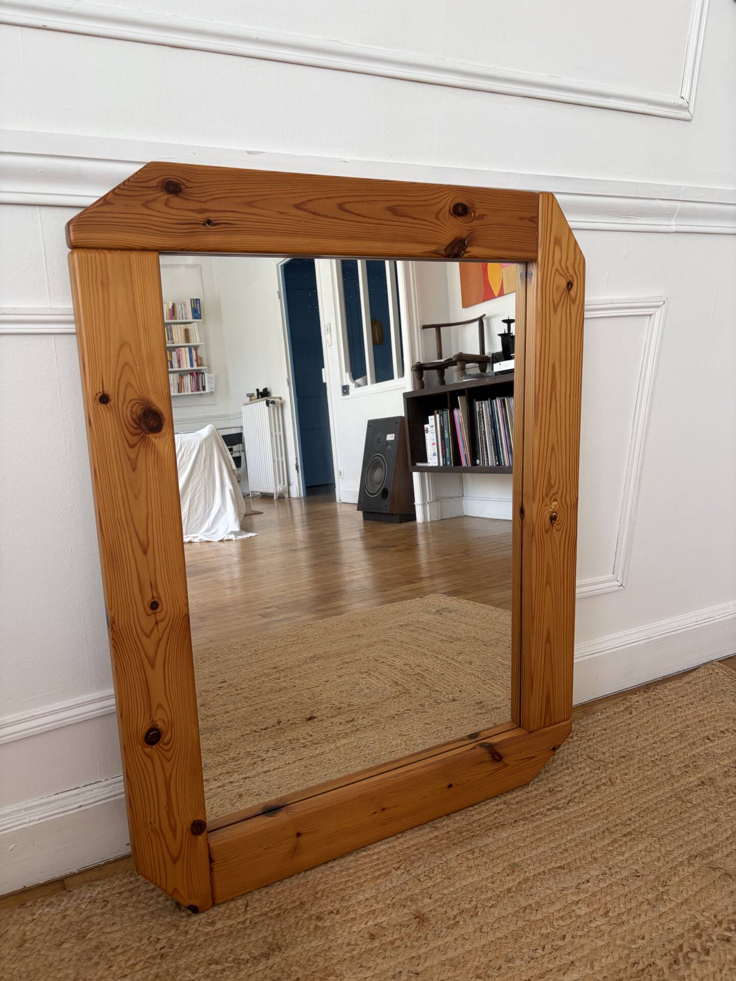 Scandinavian mirror in solid pine with 4 panels