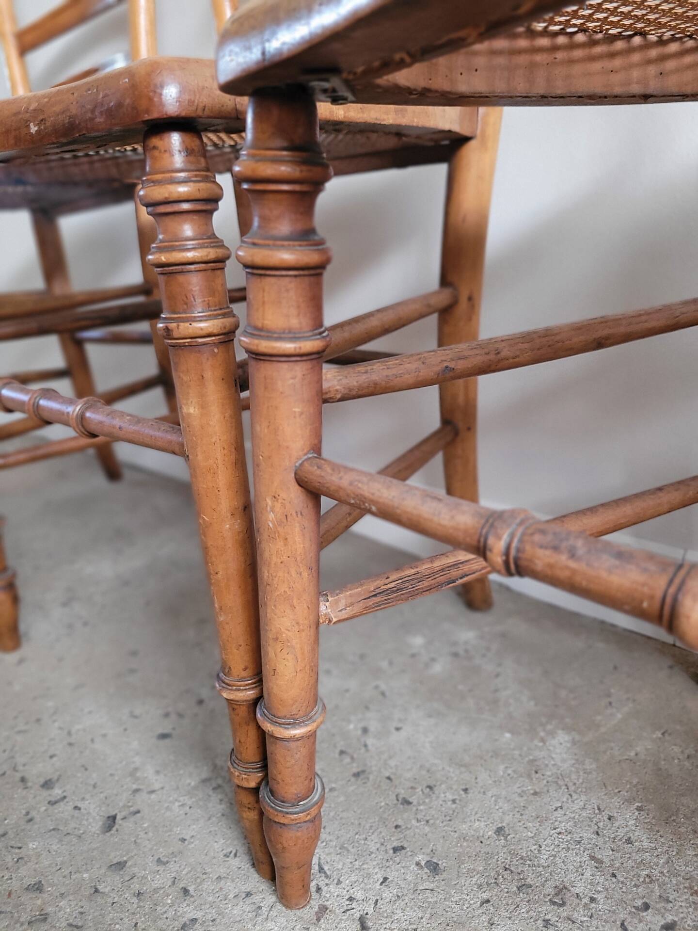 Lot de 4 chaises volantes Louis XVI