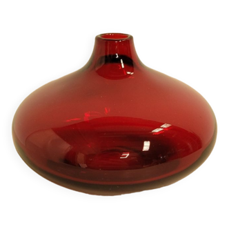 Petit vase à col vintage en verre soufflé rouge