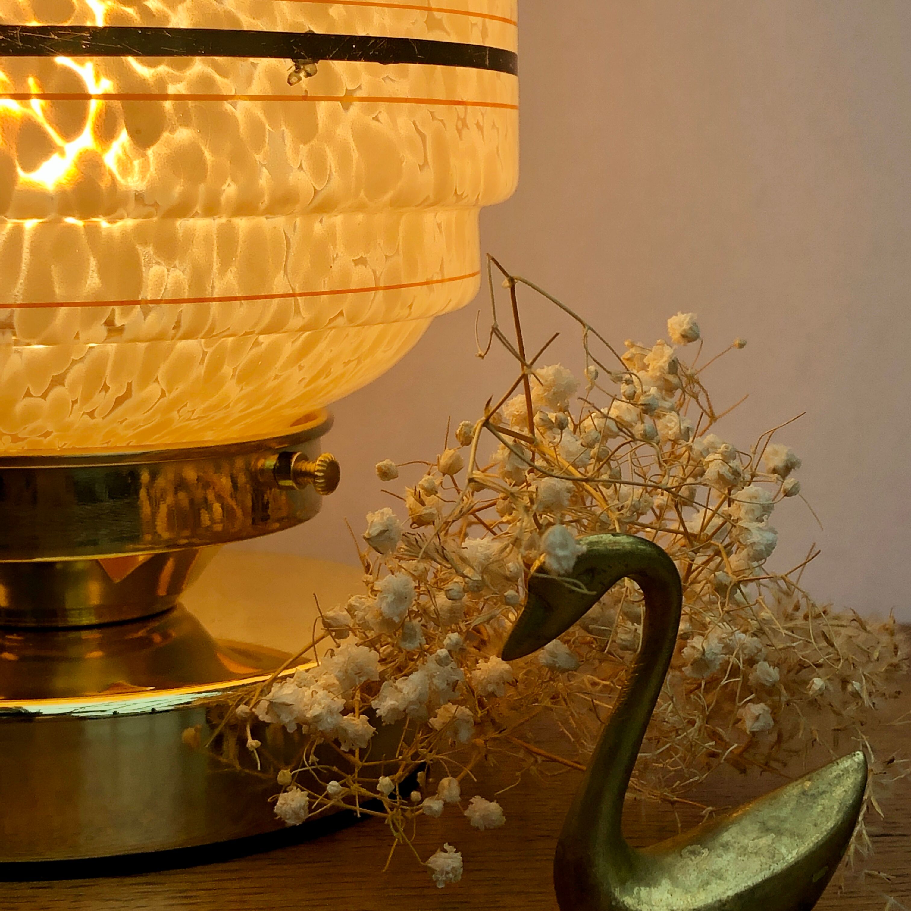 Vintage globe-laying lamp