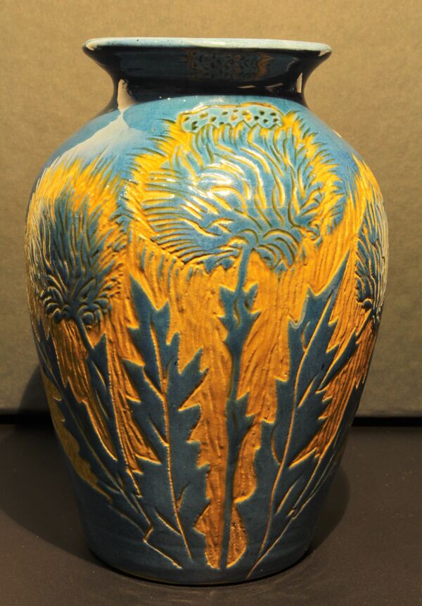 Vase balustre à décor de chardons jaune et bleu