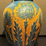 Vase balustre à décor de chardons jaune et bleu