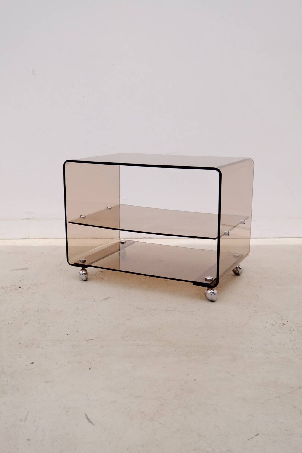 Table d’appoint de michel dumas pour roche bobois en plexiglas, 1970