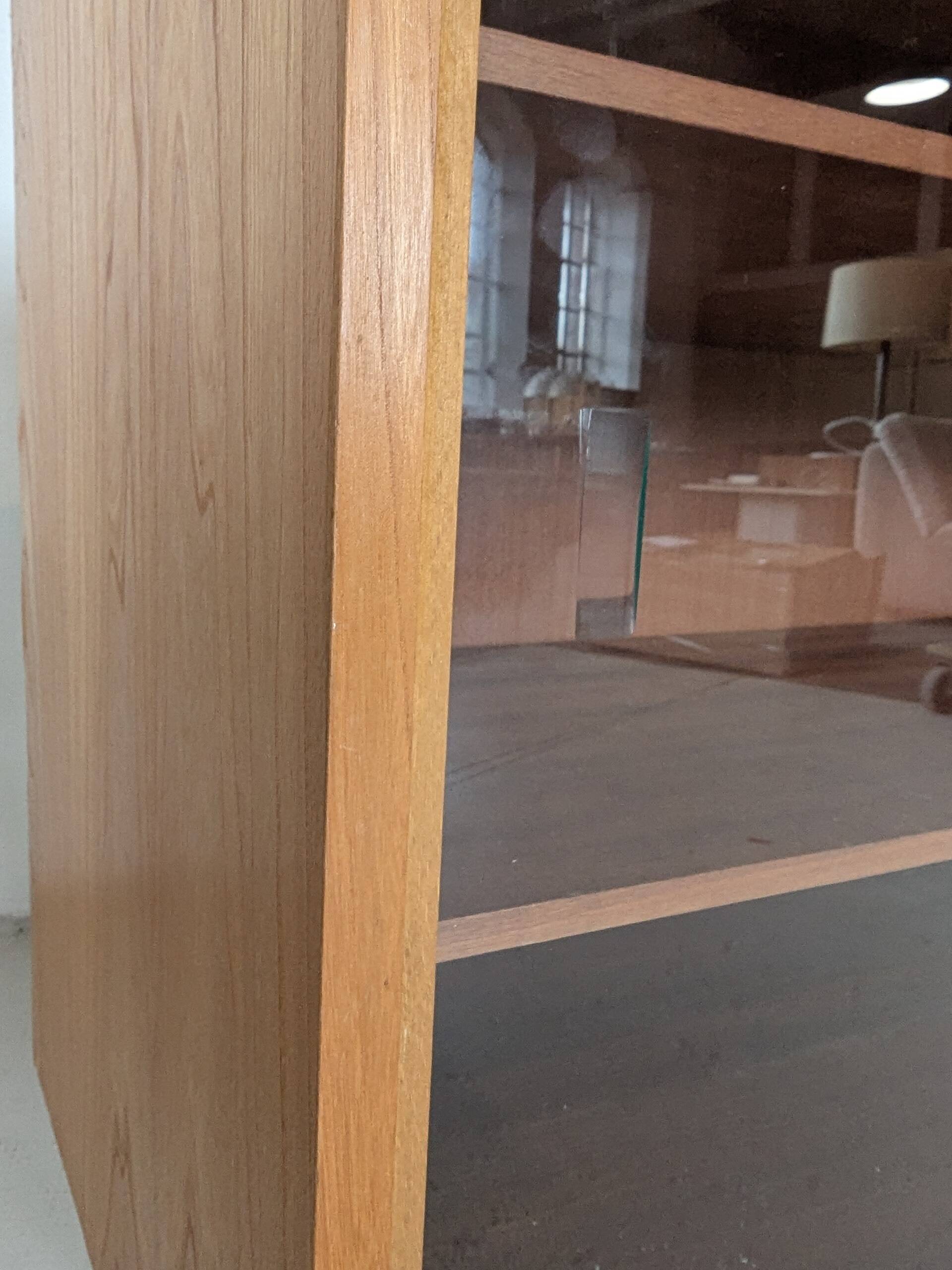 Vintage display cabinet in light wood, 1970s.