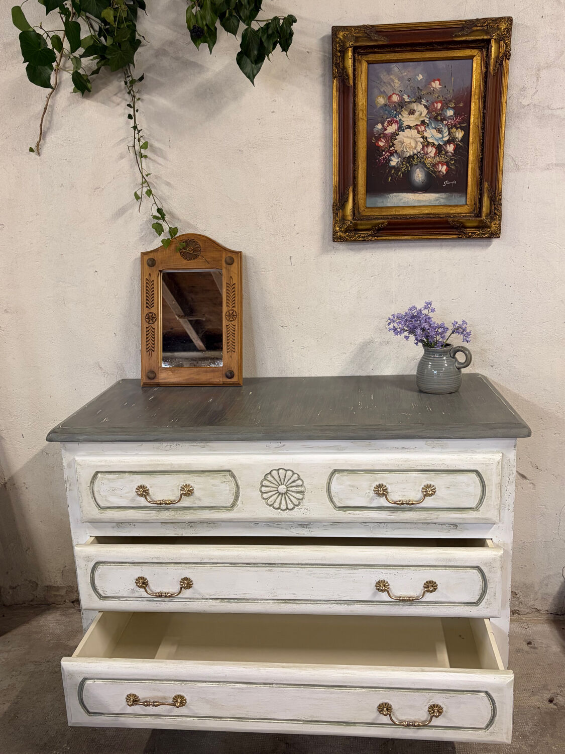 Vintage commode style