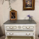 Vintage commode style