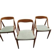 ENSEMBLE DE 6 JOHANNES ANDERSEN NO. 16 CHAISES À MANGER EN TECK ET VELOURS