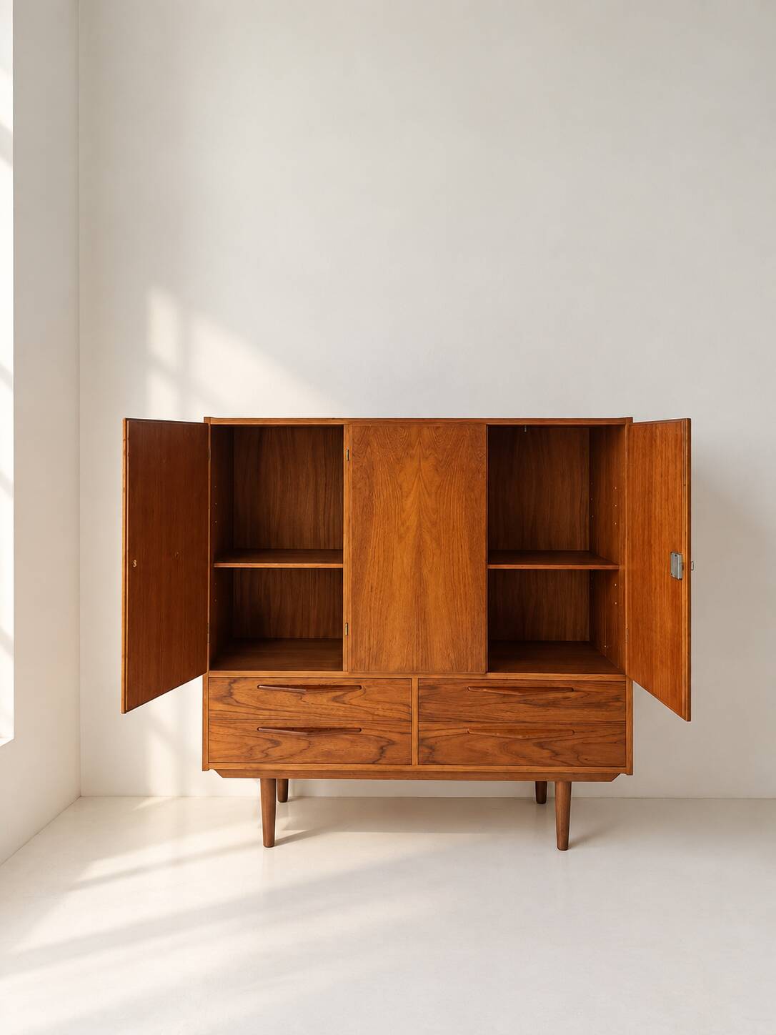 Cabinet en teck danois vintage