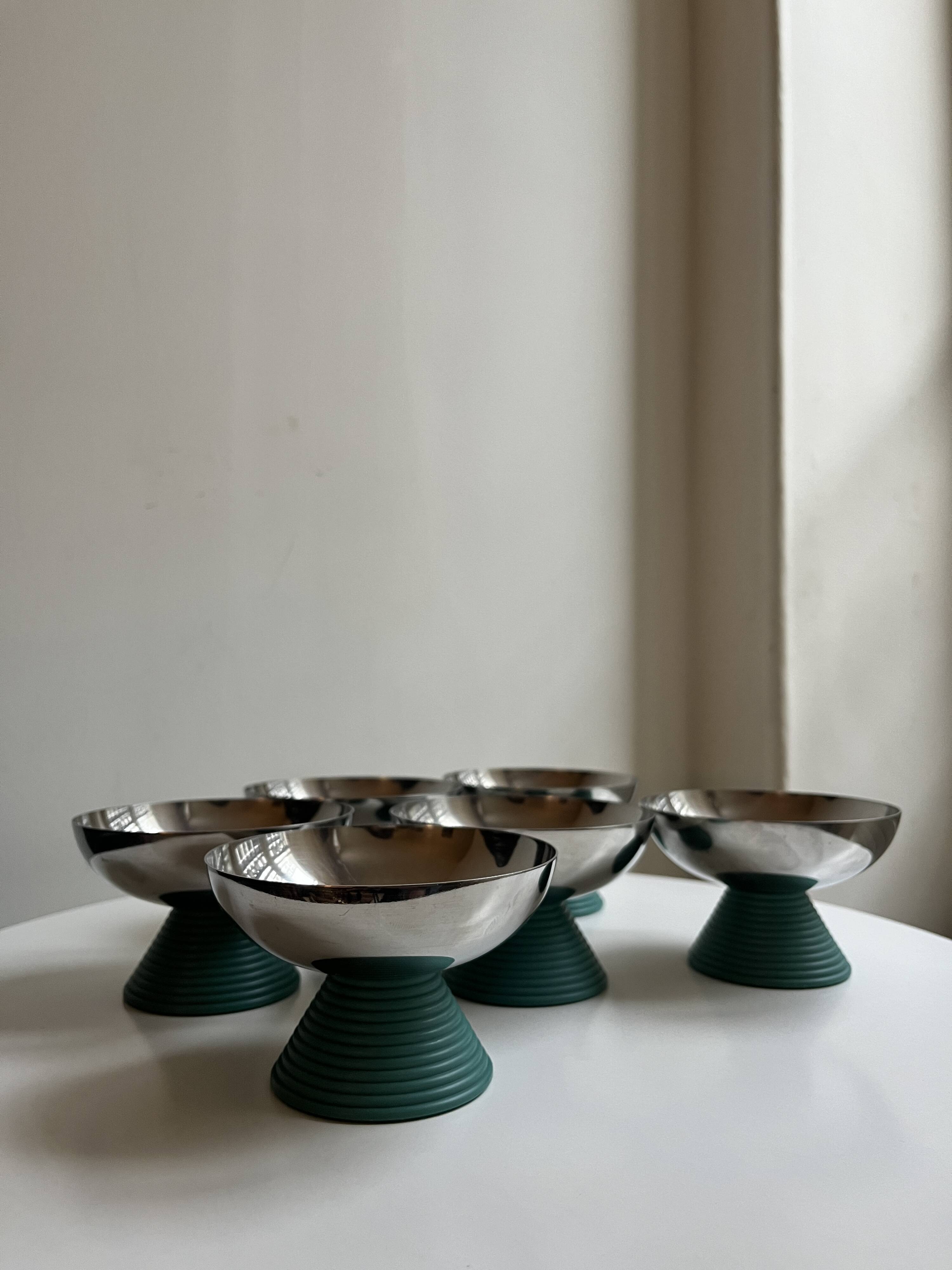 set of 6 ice cream cups in chrome metal and green plastic feet, design 1970