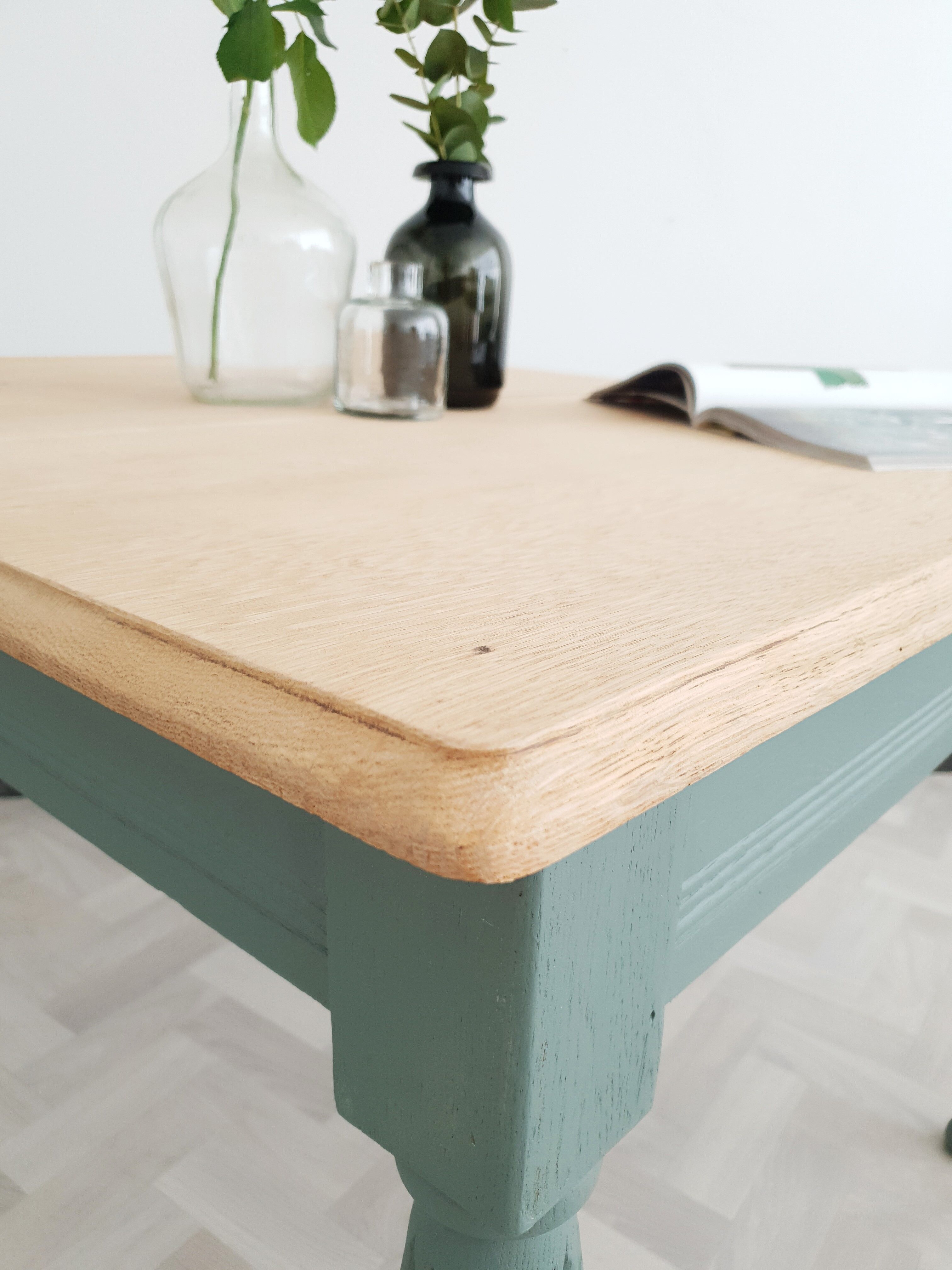 Square table campaign