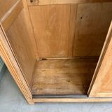 Large Parisian wardrobe with sliding doors (renovated)