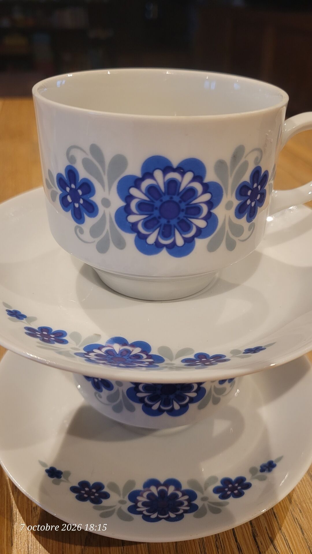 4 vintage coffee cups and their saucers