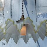 White and yellow opaline suspension