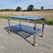 Table basse des années 1970 en chrome et verre fumé