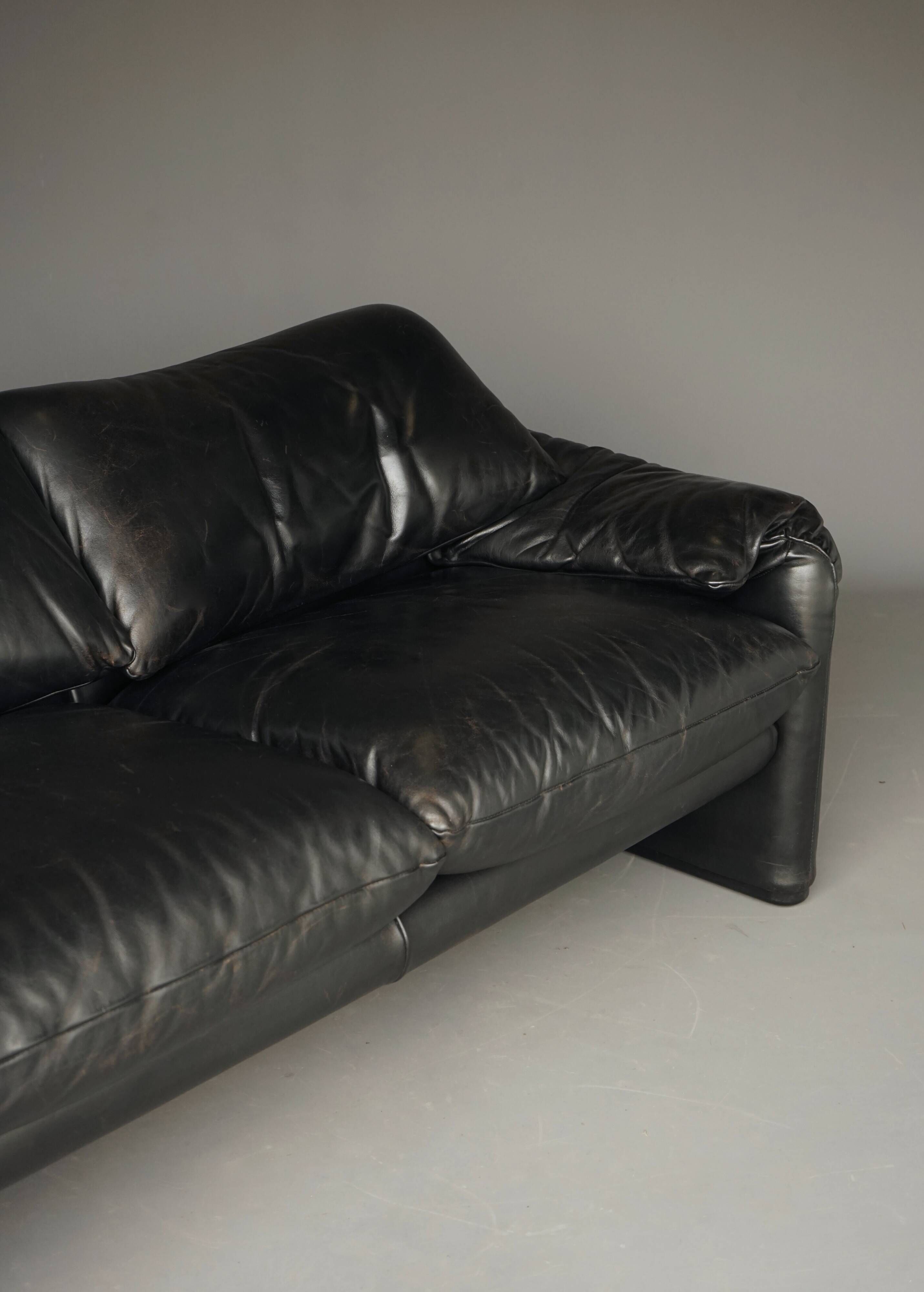 Two seater Maralunga Sofa in Black Leather for Cassina. 1970s