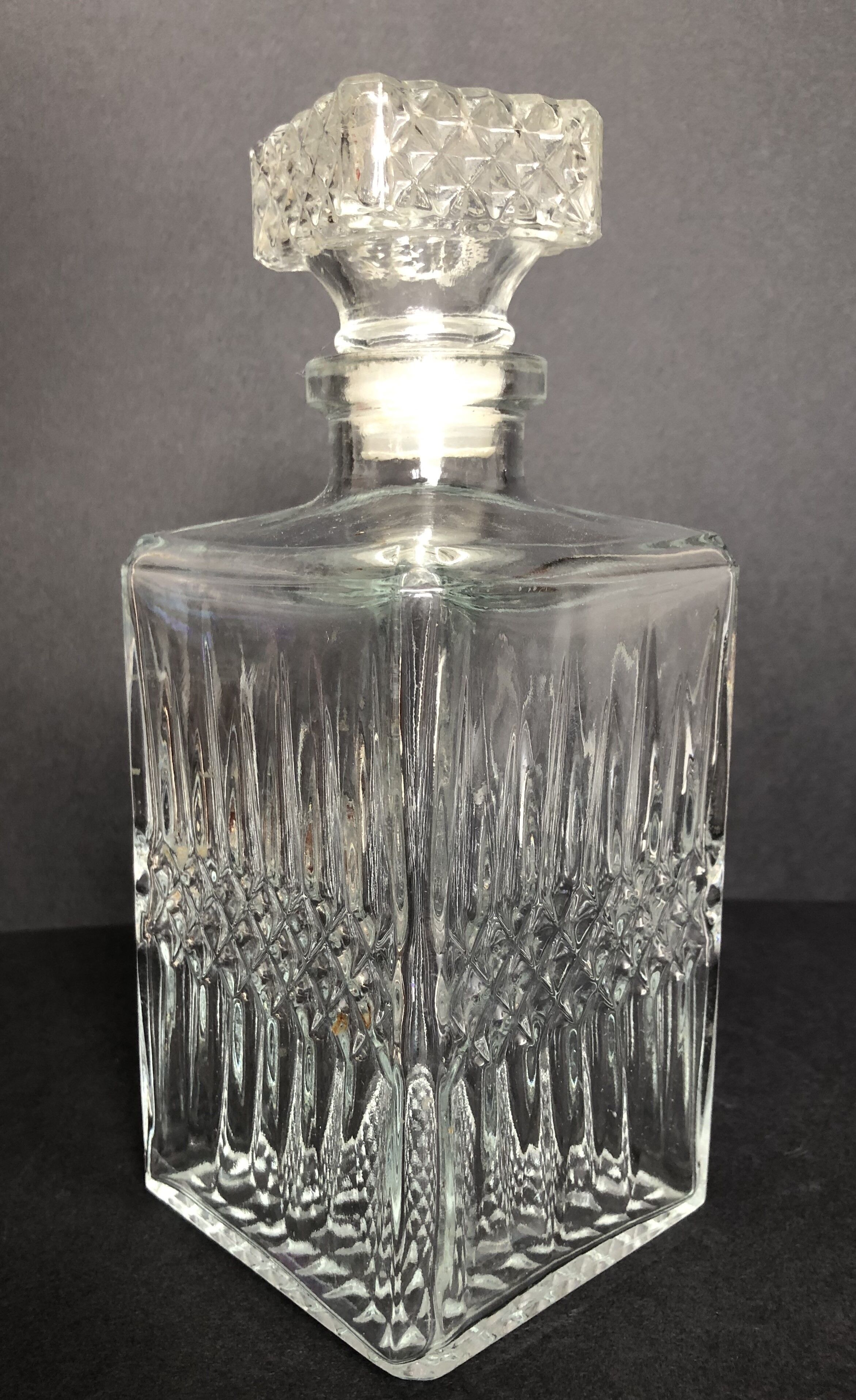 Glass whisky decanter